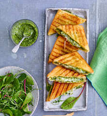Croque-monsieur chèvre et pesto de basilic