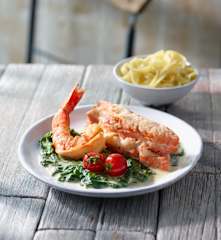 Lachs-Garnelen-Lasagne an Spinatrahm (Dänemark)