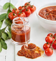Molho de tomate com azeitonas e alcaparras