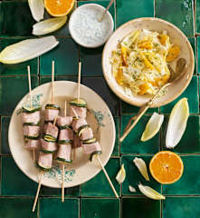 Espetadas de atum com molho de iogurte e salada fria de funcho