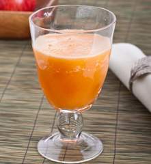 Sumo de maçã, limão, cenoura e mel