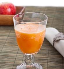 Jus de pomme, citron, carotte et miel