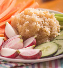 Dip de macadamia con crudités