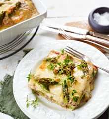 Frische Lasagne mit Spargel und Pilzen