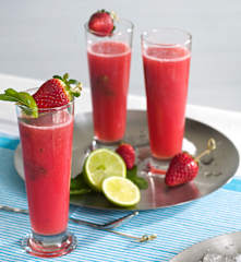 Caipiroska z truskawkami i imbirem