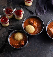 Menù: Goulash di manzo con gnocchi di pane; mini cheesecake