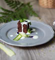 Cubo soffice di zucchine, limone e carruba con glassa al limone (di Mirko Ronzoni)