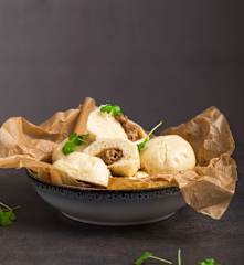Chińskie bułeczki na parze z wieprzowiną (Baozi)
