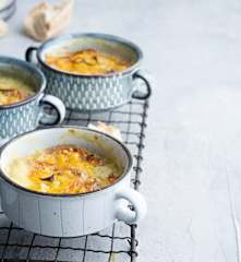 Sopa de poro gratinado con queso cheddar