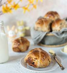 Bułeczki z krzyżykiem (Hot Cross Buns)