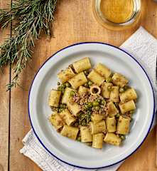 Pasta con ragù bianco e piselli