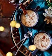 Weiße Chai-Trinkschokolade