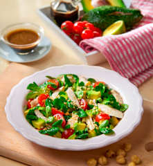 Insalata di pollo con dressing al miele e lime