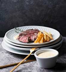Sous-vide krvavý steak s omáčkou béarnaise