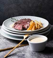 Sous-Vide Rare Beef Steak with Béarnaise Sauce