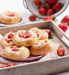 Çilekli Kıtır Çörekler