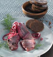 Matjesfilets in Rotweinsud