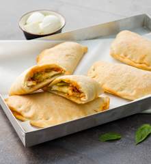 Calzone con pimientos y chorizo