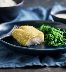 Merluzzo in crosta di erbe con riso e salsa al limone