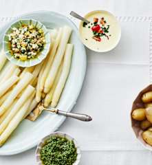 Spargel vom Blech mit Joghurt-Hollandaise