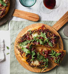 Pizza con pesto rojo para dos
