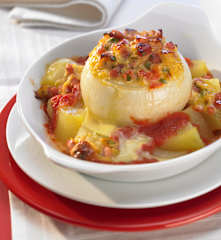 Gefüllte Zwiebeln mit Schinken und Kartoffeln