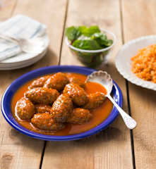 Albóndigas con arroz de tomate (Soutzoukakia)