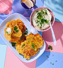 Mais-Chili-Fritters mit Kräuterquark