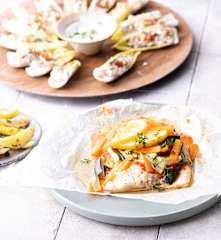 Menù: Branzino al cartoccio; indivia con crema al formaggio; crema di mele con crumble (Bimby Friend)