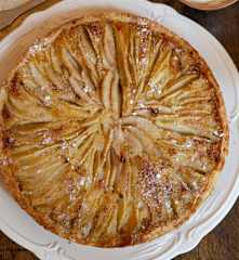Tarta de peras y almendras