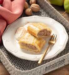 Mürber Birnen-Walnuss-Strudel