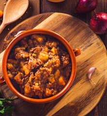 Spezzatino di manzo con piselli e patate