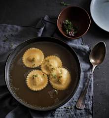 Ravioli di zucca e timo in brodo di agnello