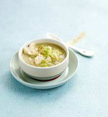 Soupe de poulet à l'estragon