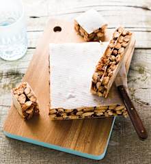 Prowansalski baton z migdałami i miodem