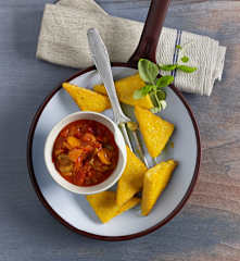 Gebratene Polenta mit Letscho