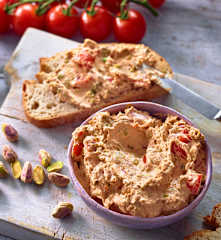 Pasta de tomate e pistácio