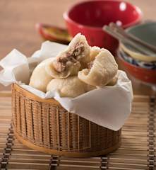 Xian rou bao zi (steamed pork buns)