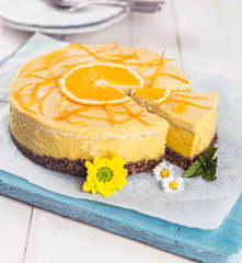 Torta raw all'arancia e mandorle