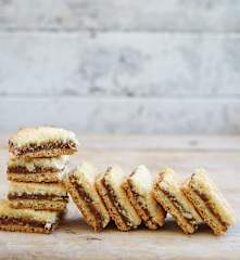 Cuadraditos de coco y dulce de leche