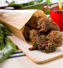 Buñuelos de hojas de remolacha