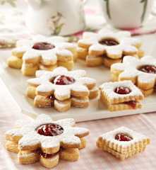 Pastas de té rellenas de mermelada