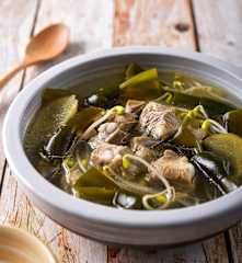 海帶豆芽排骨湯