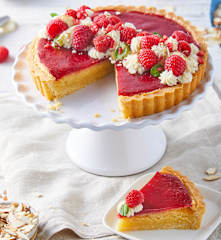 Marielle: Tarta de almendra con frambuesa y queso