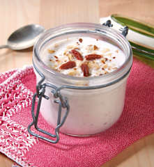 Yogurt al cocco con frutta secca