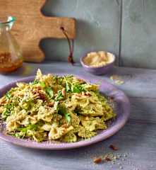 Nudelsalat mit Rucola und Erbsen-Pesto