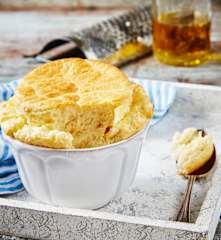 Souffle de queso gruyere