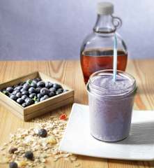 Frullato di mirtilli e muesli