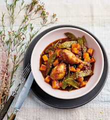 Frango guisado com batata-doce e ervilha