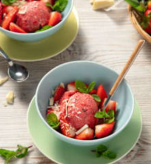 Erdbeer-Stracciatella-Eis